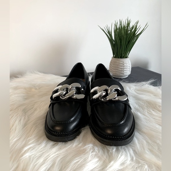 Stradivarius Loafer SZ: EU: 37 Black Pleather Silver tone Chain link - Picture 1 of 6